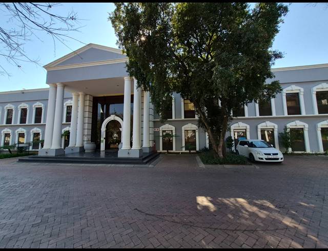 1,099M² OFFICE TO LET IN HYDE PARK